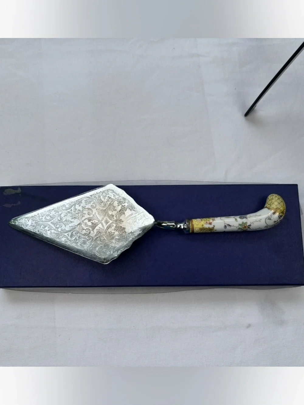 VTG Italian Silver Plated Cake Server Ornate Etched Blade Porcelain Handle w/Box